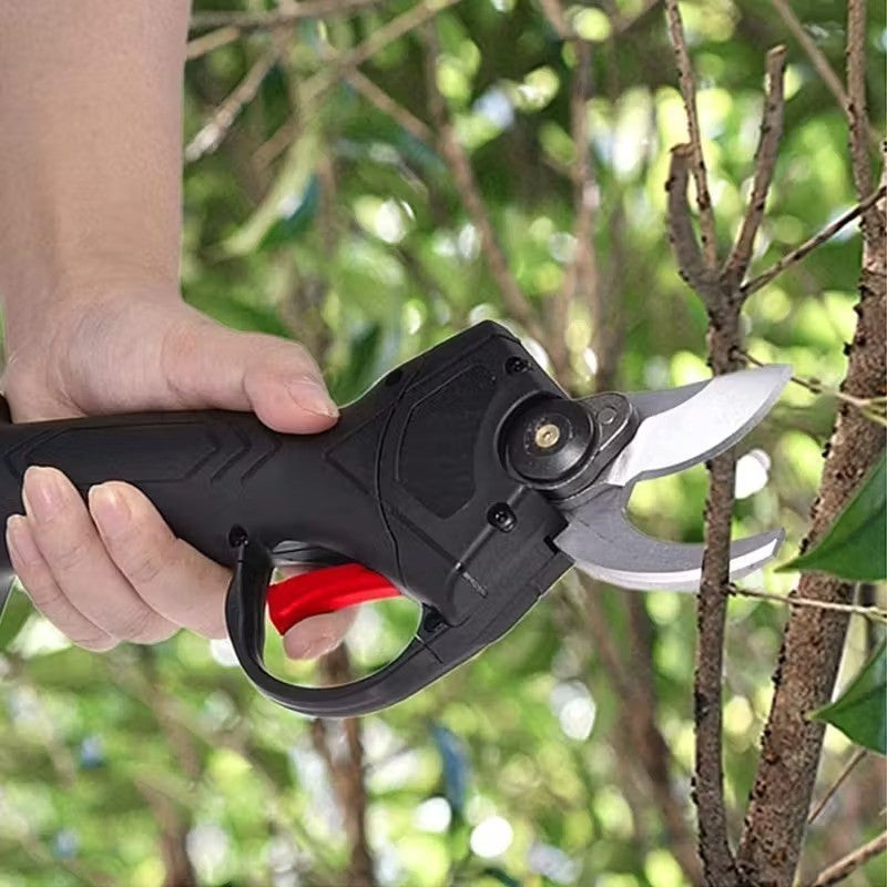 FORBICI DA POTATURA ELETTRICHE 48V CON DOPPIA BATTERIA – POTENZA E PRECISIONE