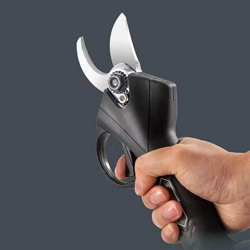 FORBICI DA POTATURA ELETTRICHE 48V CON DOPPIA BATTERIA – POTENZA E PRECISIONE