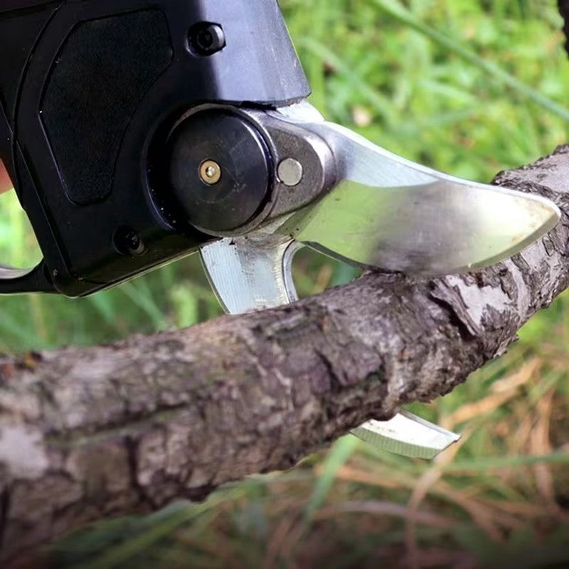 FORBICI DA POTATURA ELETTRICHE 48V CON DOPPIA BATTERIA – POTENZA E PRECISIONE