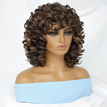 Esprimi la tua personalità con il massimo del volume grazie alla nostra Parrucca Afro Corta e Riccia da 35 cm con Frangia. TK